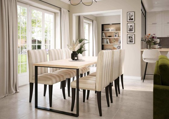 Table bois clair, chaises cannées, miroir arche