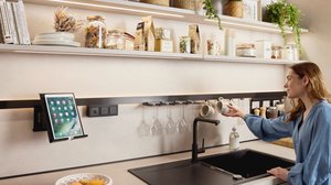 37b3ede0-469a-4189-b20f-8da767ff78db-cuadra_sable_olive_implantation_ilot_rangement_ixina_mannequin_6057x3407.jpg Cuisine Cuadra Sable et Olive
