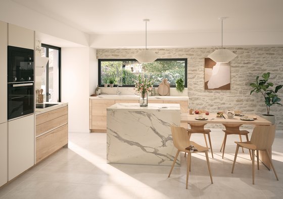 Cuisine avec ilot blanche bois et marbre contemporaine avec coin repas